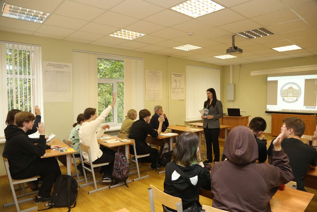 Встреча выпускников с преподавателем Санкт-Петербургского государственного университета промышленных технологий и дизайна